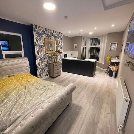 Selection Of Stylish Apartments Within Walking Distance Of Cardiff City Centre Exterior photo