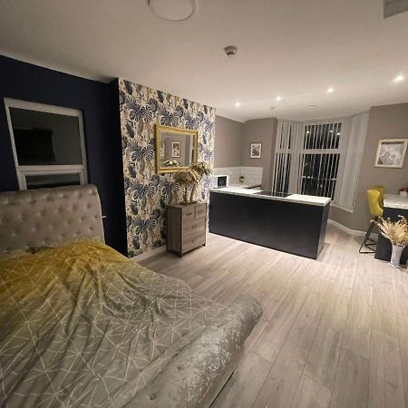 Selection Of Stylish Apartments Within Walking Distance Of Cardiff City Centre Exterior photo