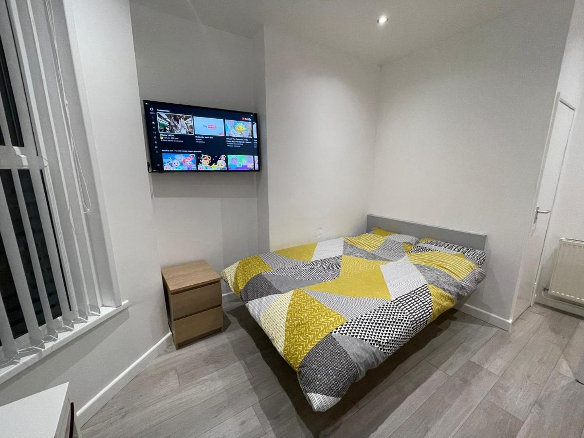 Selection Of Stylish Apartments Within Walking Distance Of Cardiff City Centre Exterior photo