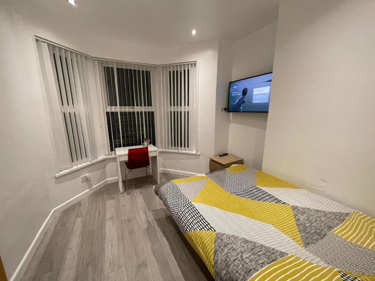 Selection Of Stylish Apartments Within Walking Distance Of Cardiff City Centre Exterior photo