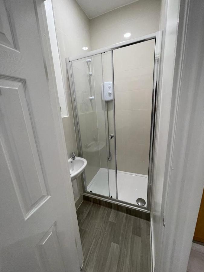 Selection Of Stylish Apartments Within Walking Distance Of Cardiff City Centre Exterior photo