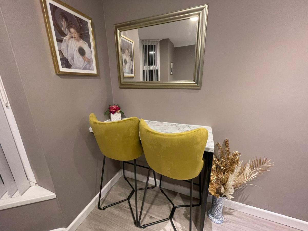 Selection Of Stylish Apartments Within Walking Distance Of Cardiff City Centre Exterior photo