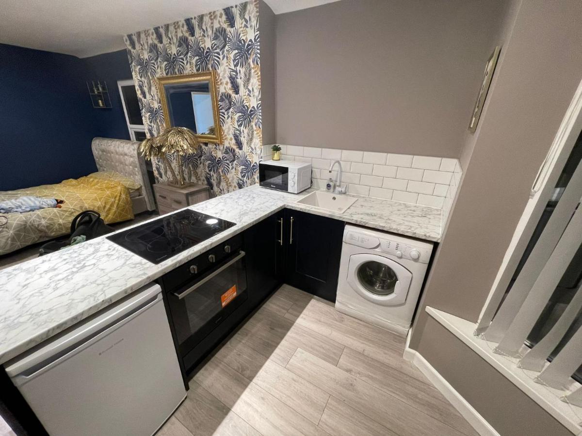 Selection Of Stylish Apartments Within Walking Distance Of Cardiff City Centre Exterior photo