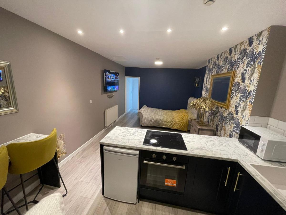Selection Of Stylish Apartments Within Walking Distance Of Cardiff City Centre Exterior photo