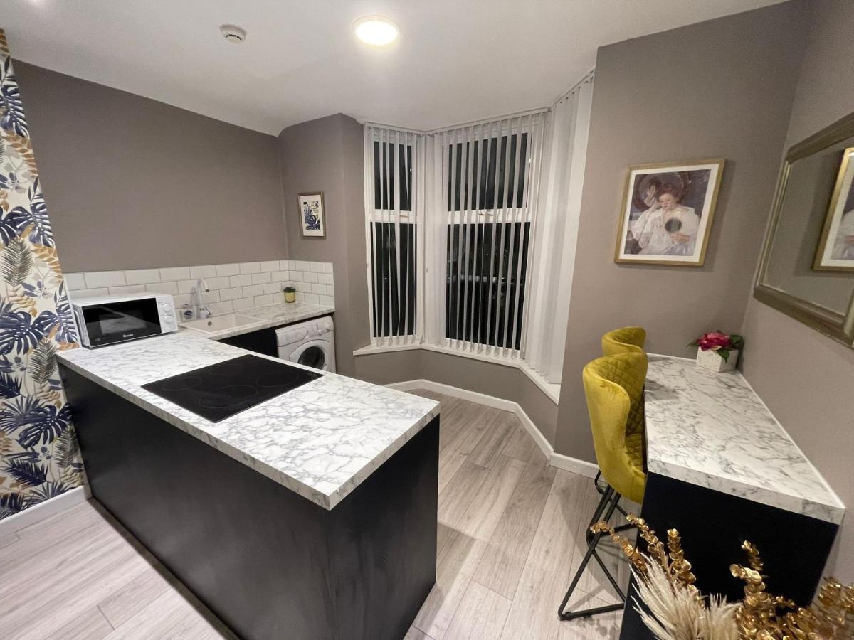 Selection Of Stylish Apartments Within Walking Distance Of Cardiff City Centre Exterior photo