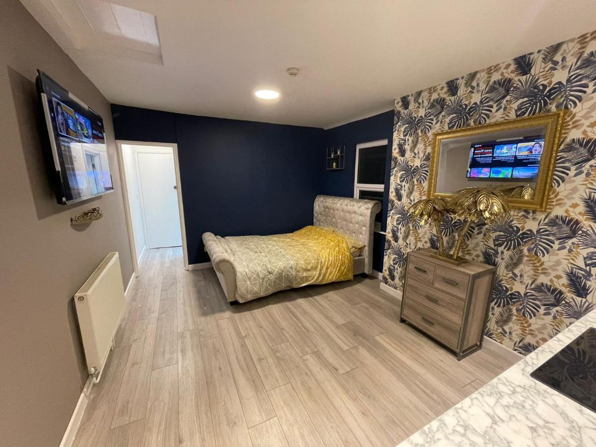 Selection Of Stylish Apartments Within Walking Distance Of Cardiff City Centre Exterior photo