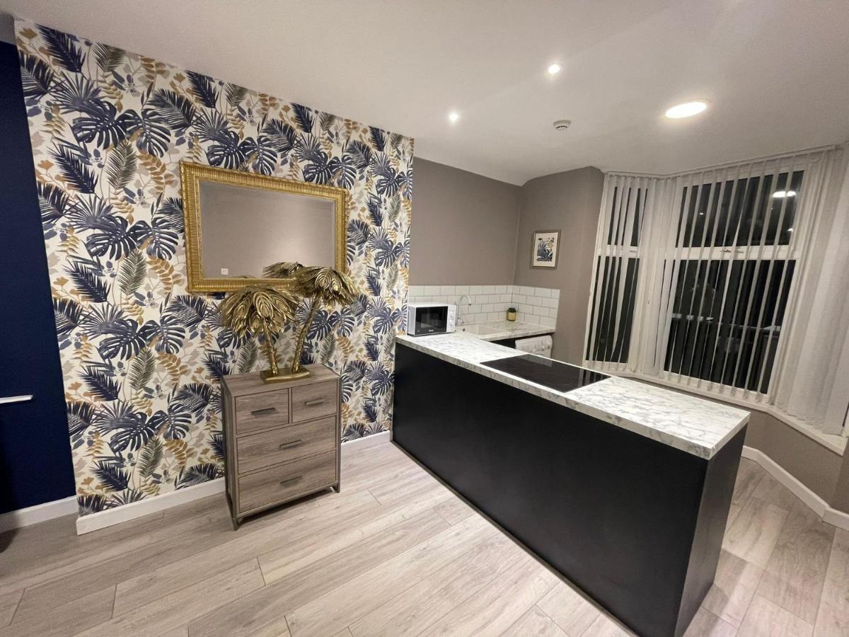 Selection Of Stylish Apartments Within Walking Distance Of Cardiff City Centre Exterior photo